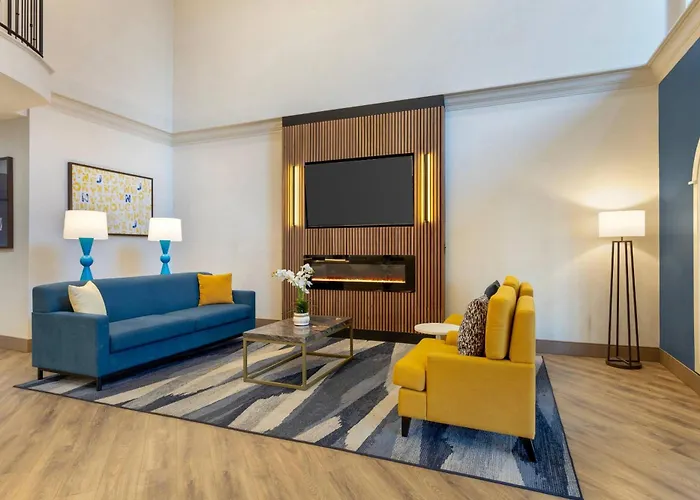 Comfort Suites East Brunswick - South River