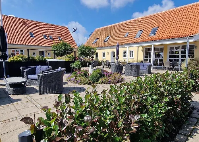 Toftegarden Guesthouse - Apartments & Rooms