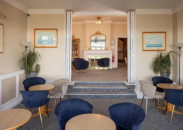 New Holmwood Hotel