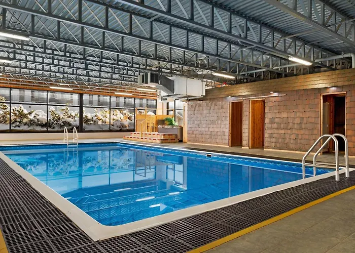 Super 8 By Wyndham Hearst On