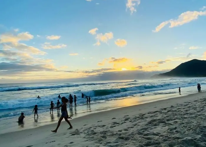 Apartamento na praia de maresias em condomínio com piscina aquecida