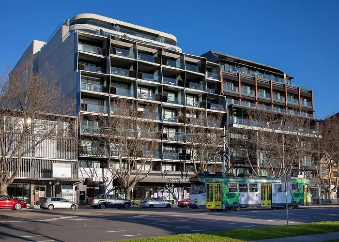 Modern Quiet 1&2 Bed Apt Opposite Albert Park