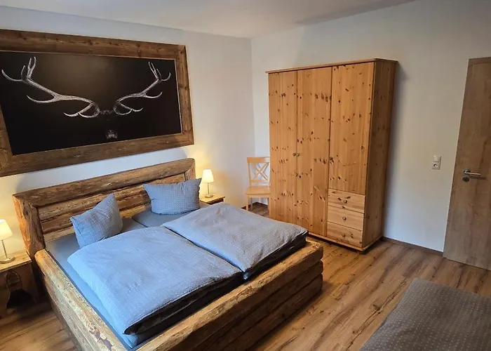 Gästehaus Hirschstein - Hochwertige Ferienwohnung in sehr ruhiger Lage direkt am Fluss Göltzsch