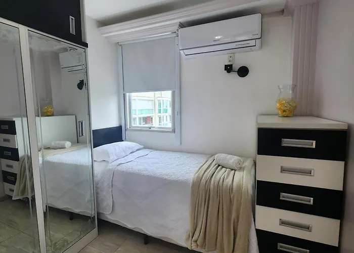 Apart Hotel Alecrim Praia de Camboinhas com Marina pe na areia