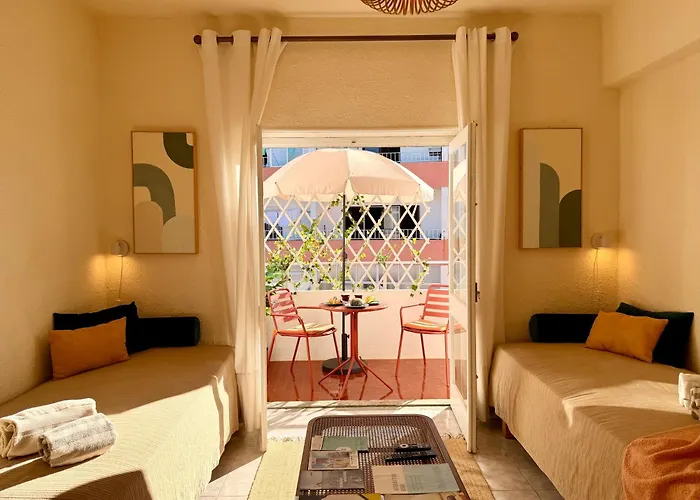5 min da Praia, WiFi Rápido, Workspace, 2Q
