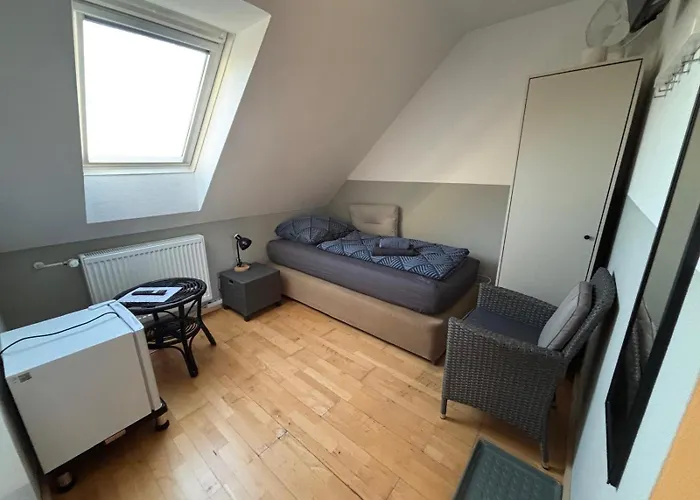 Zimmer-Bad-TV-Kühlschrank-14