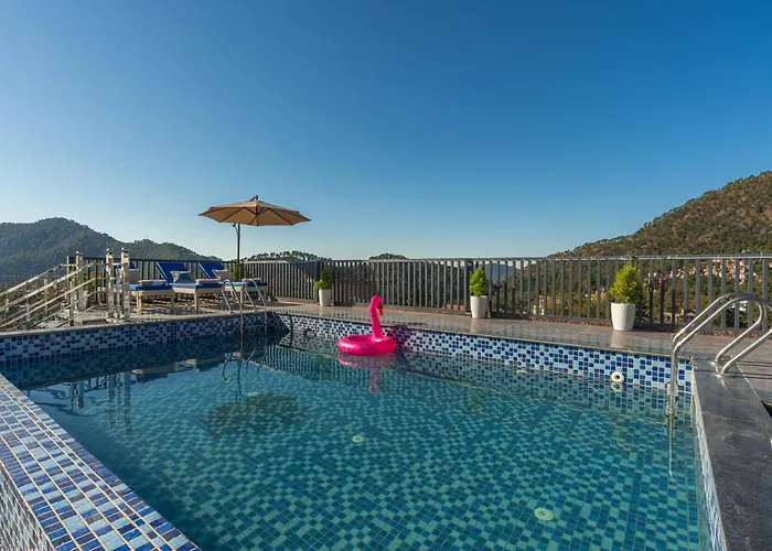 Perfectstayz Luxe Kapilaz With Rooftop Pool & Cafe, Bhimtal