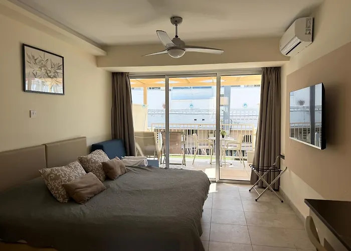Harbour Lights Studio Apartments