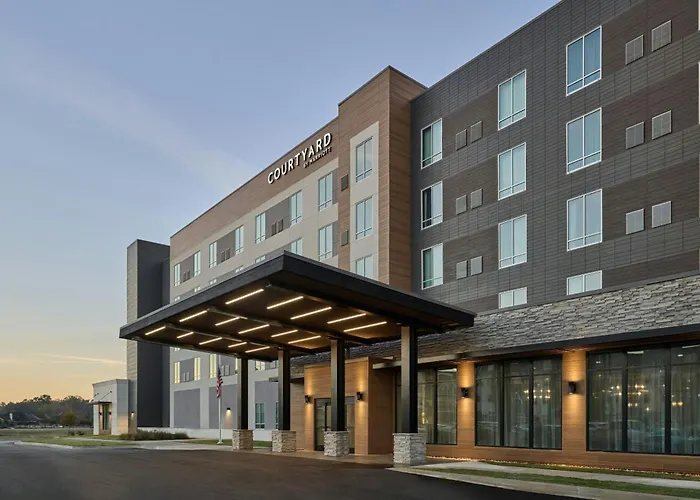 Courtyard By Marriott Madison