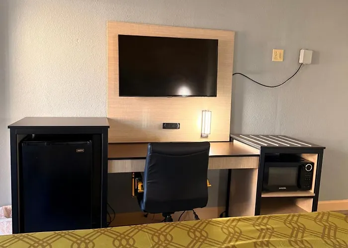 Milan Inn & Suites