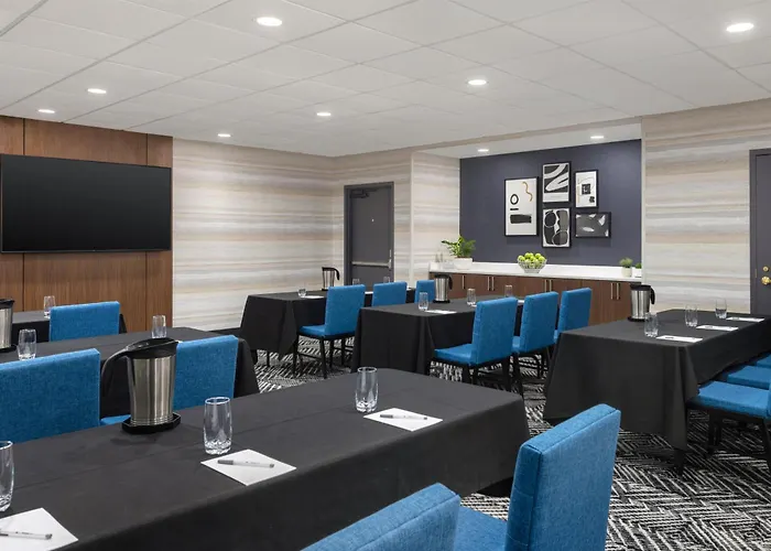 Hampton Inn & Suites By Hilton Windsor