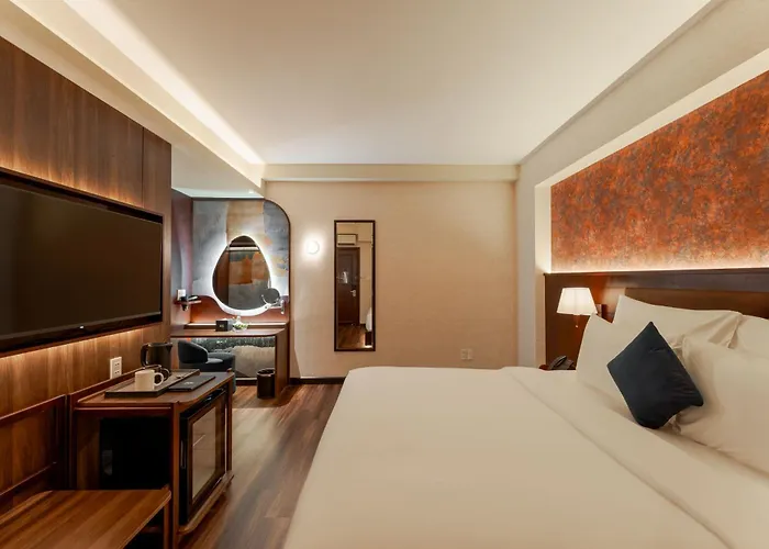 Kin Hotel Ly Tu Trong