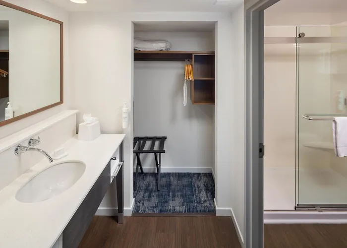 Hampton Inn And Suites Asheville Airport