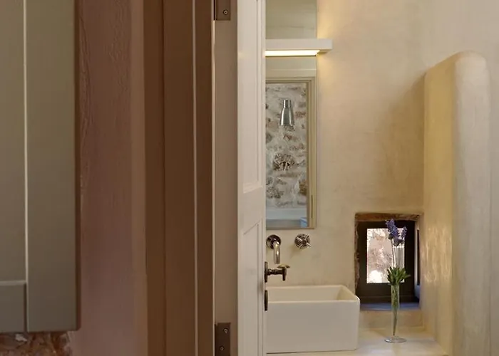 Themonies Luxury Suites
