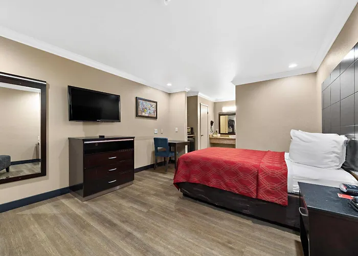 Econo Lodge Inn & Suites Escondido Downtown