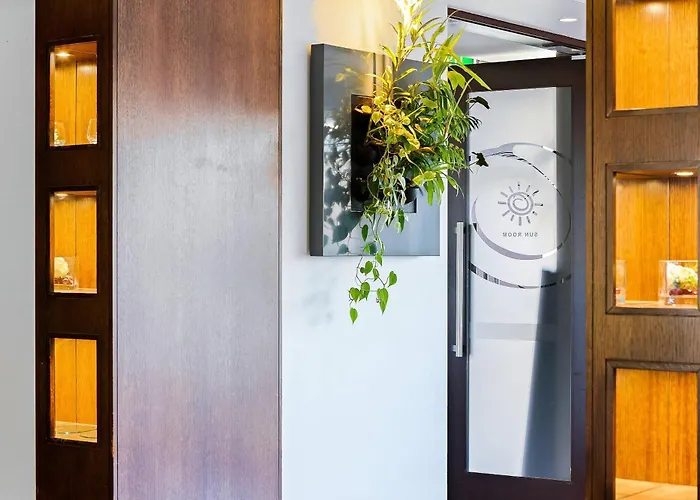 Hotel Elms Christchurch, An Ascend Collection Hotel