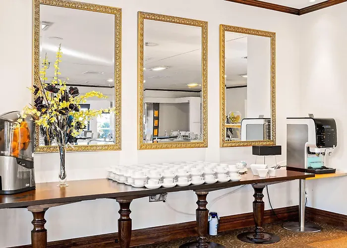 Hotel Elms Christchurch, An Ascend Collection Hotel