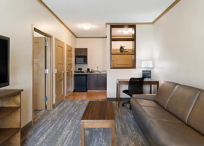 Clubhouse Hotel And Suites