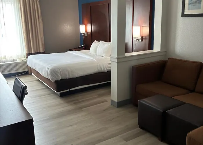 Comfort Inn & Suites Dayton Northwest - Englewood