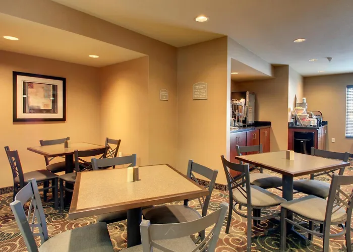 Cobblestone Inn & Suites - Harvey