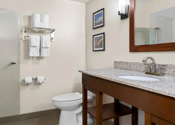 Comfort Inn & Suites Taylor - Detroit