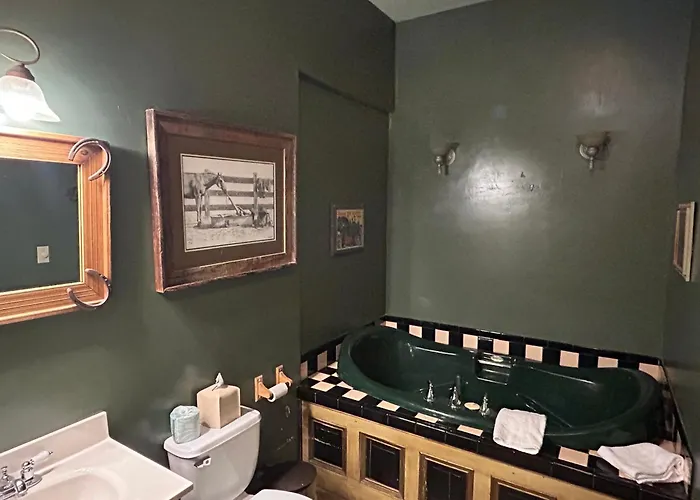 Bisbee Grand Hotel, Saloon, And Music Venue