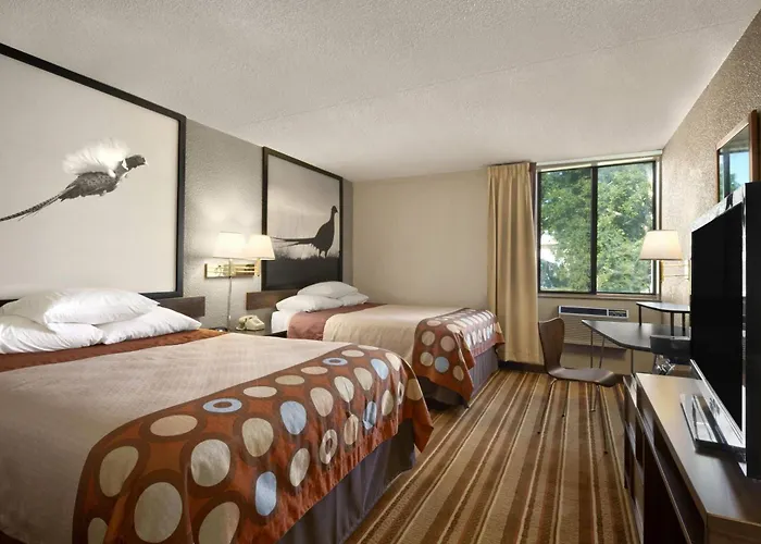 Super 8 By Wyndham Redfield