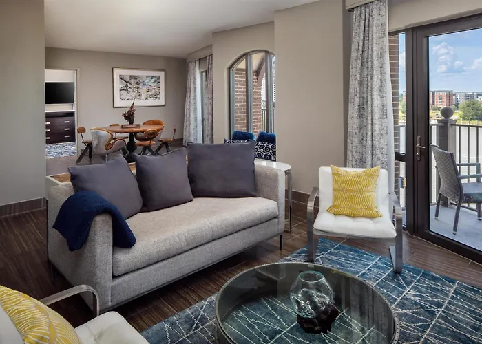 Homewood Suites Savannah Historic District/Riverfront