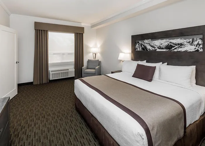 Ramada By Wyndham Revelstoke Hotel