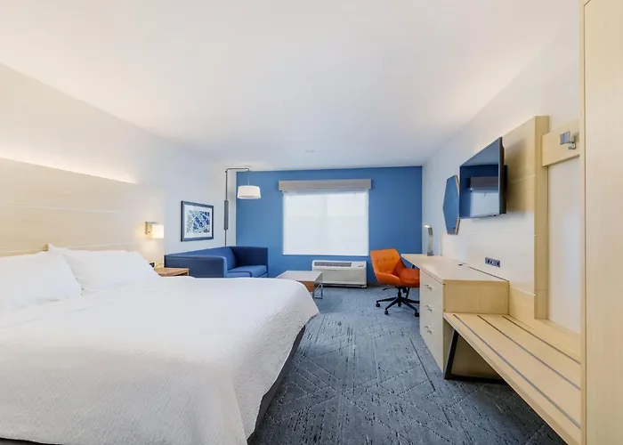 Holiday Inn Express & Suites - Medford By Ihg