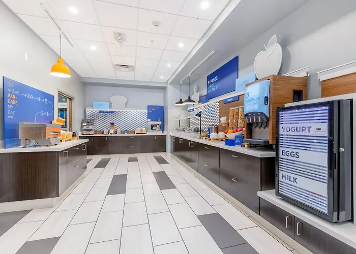 Holiday Inn Express & Suites - Medford By Ihg