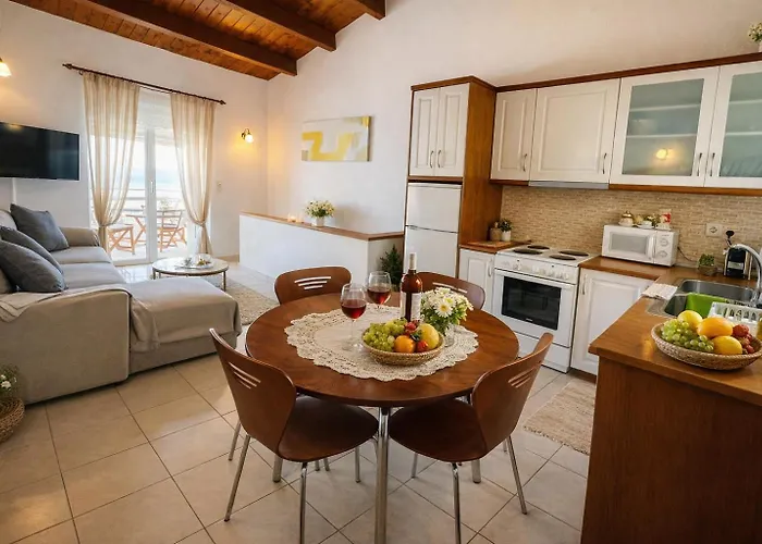 Glyfada Beach Two Floors Apartment 2-3 People