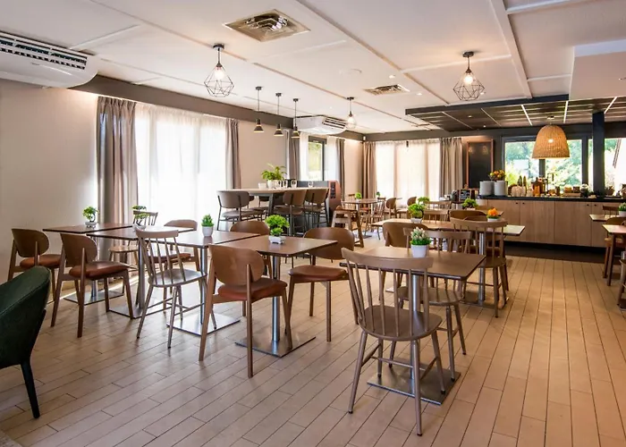 Campanile Nature - Niort Est La Creche