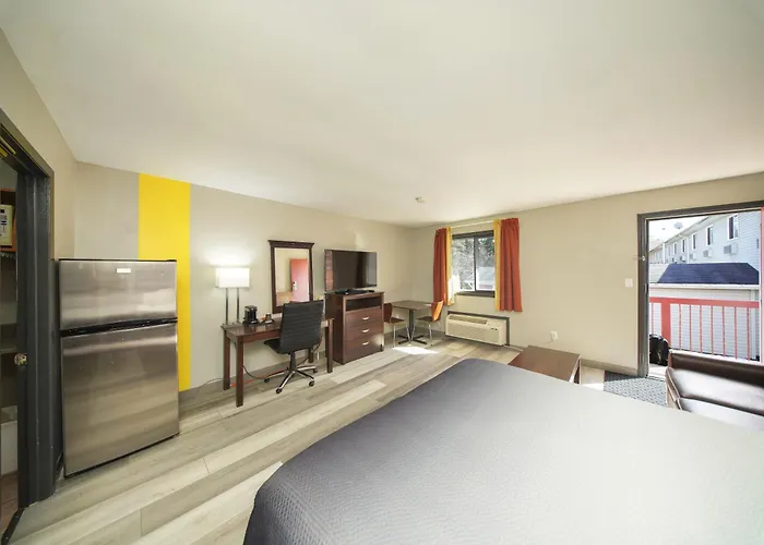 Super 8 By Wyndham Kingston