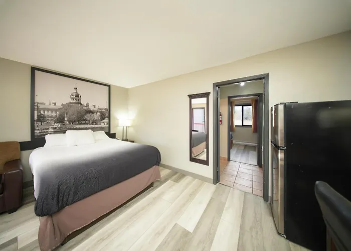 Super 8 By Wyndham Kingston