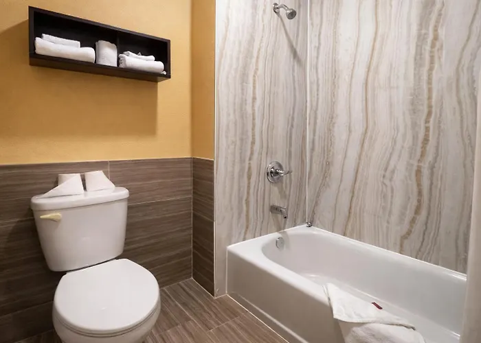 Super 8 By Wyndham Pasadena