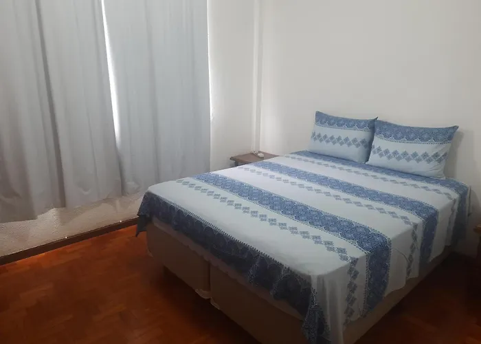 Apartamento próximo a avenida, localizado no 3 pavimento em prédio sem elevador, não cobramos taxa extra