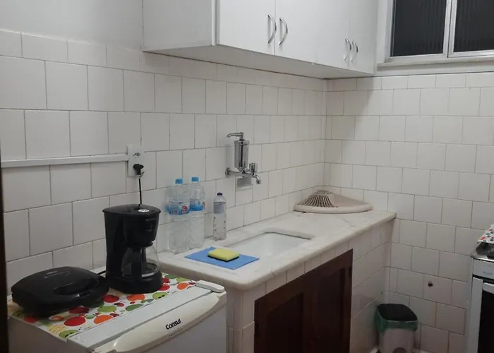 Apartamento próximo a avenida, localizado no 3 pavimento em prédio sem elevador, não cobramos taxa extra