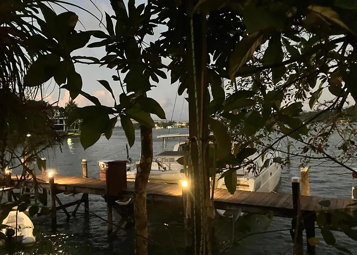 The Golden Resort - Tortugal River Lodge & Marina