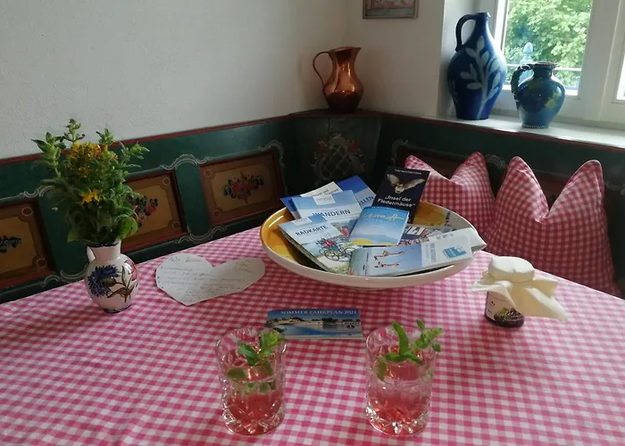 Ferienwohnung in seenaher Künstlervilla in Gstadt