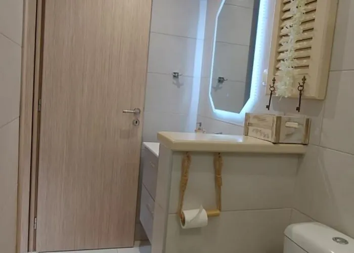 Tsaner Apartment And Rooms