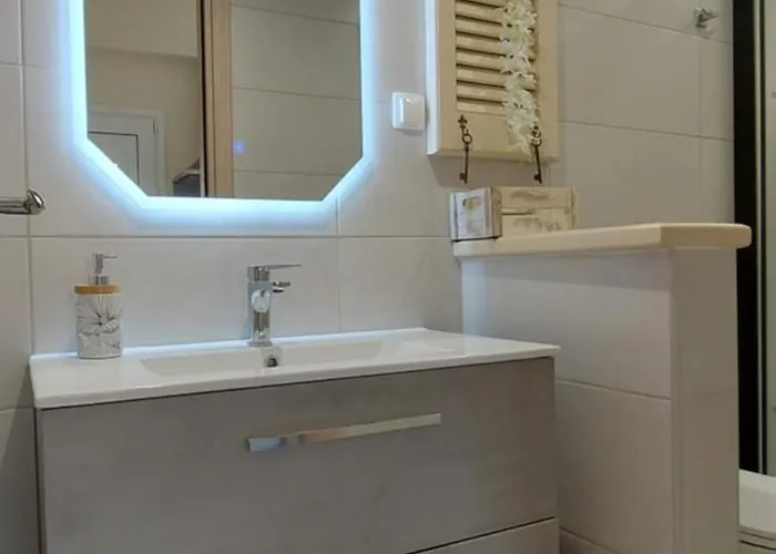 Tsaner Apartment And Rooms