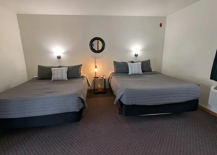 Fife Lake Lodge - Double Queen Room With Lake Access