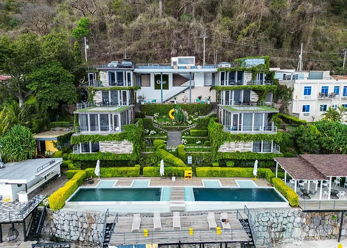 Cardedeu Coatepeque Residence