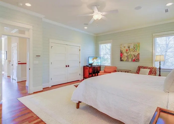 913 Carolina Boulevard By Avantstay