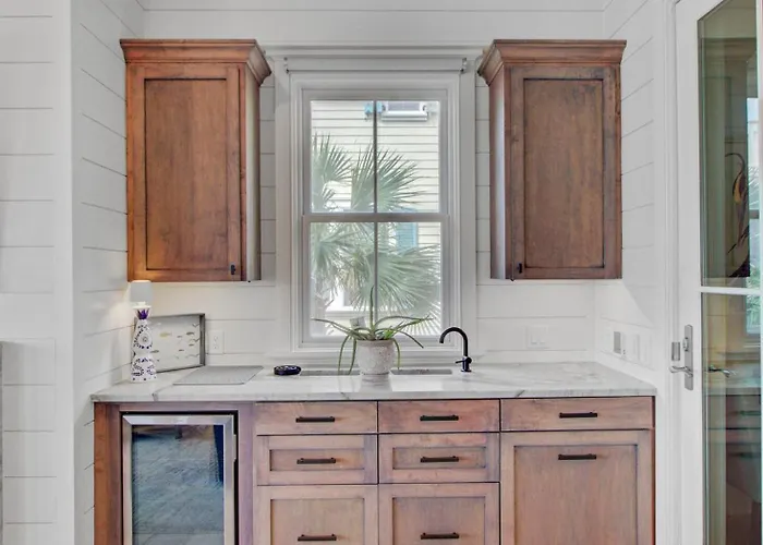 710 Ocean Boulevard By Avantstay