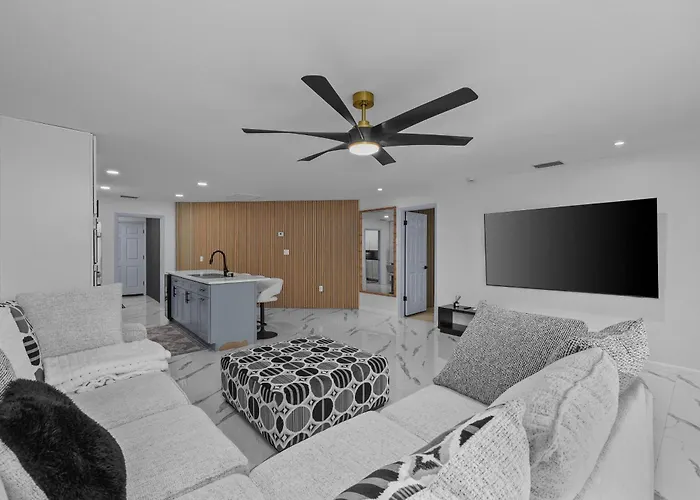 Luxury Style Townhome With Pool - 1 Miles To Bucs Stadium