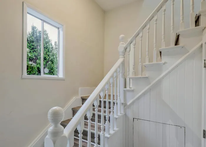 Charming & Bright Gem Prime Location Street Parking With Ac