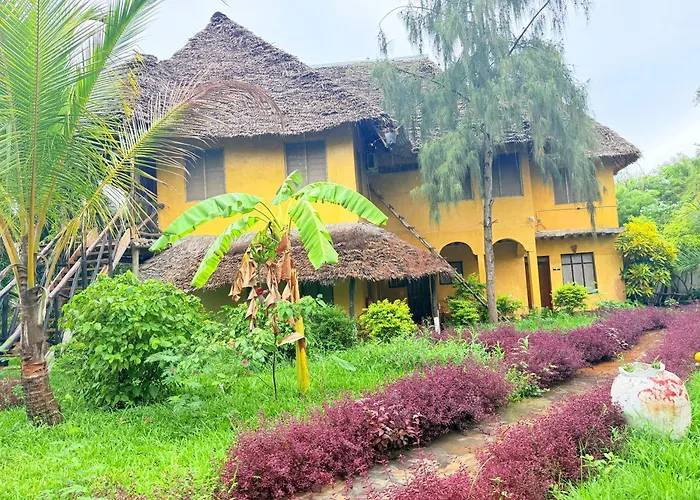 Tropinest bungalows&hostel