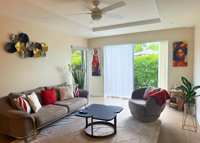 Walk To Mullins Beach Ground Floor Pool Fast Wifi